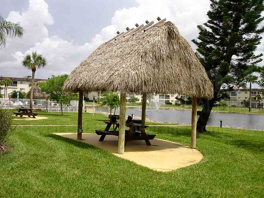 GULF WINDS EAST Picnic Table and Tiki Hut